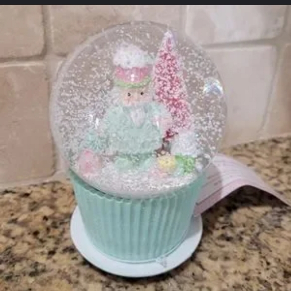 Christmas Cupcake Snow Globe Pastel Colors Musical Candy Land Theme Hoilday - Picture 11 of 14